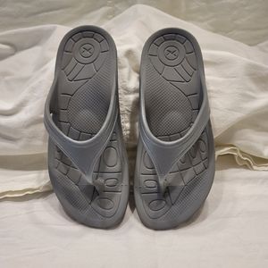 Aetrex Fiji flip flops